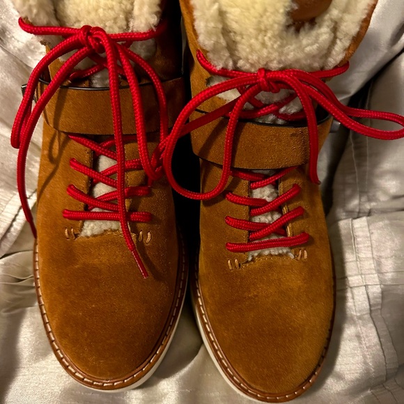 MAKE OFFER NOW!!!LAST CHANCE!!!CLOSING 7/31🎩COACH🎩URBAN PLATFORM HIKER - Picture 3 of 15